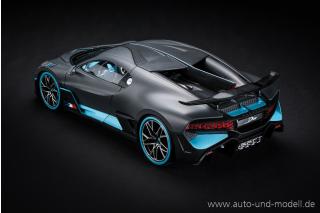 Bugatti Divo schwarz/blau Burago Metallmodell 1:18